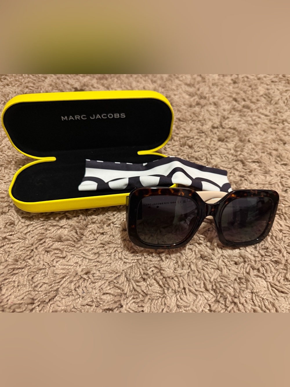 Marc Jacobs Tortoiseshell Frame Sunglasses with Black Gradient Lenses